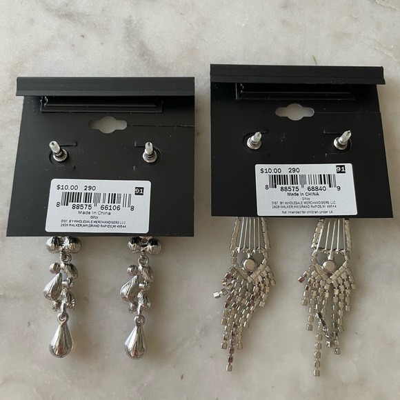 NWT- Two Shimmering Pair of Earrings. Dangle Fashion Statement Earrings - Picture 3 of 3